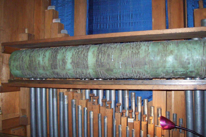 Large barrel organ
